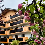 Waldrand Apartment *