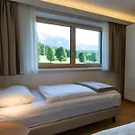Waldrand Apartment *