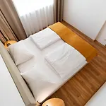 Waldrand Apartment *