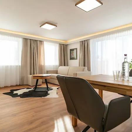 Waldrand Apartment *