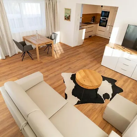 Waldrand Ramsau am Dachstein