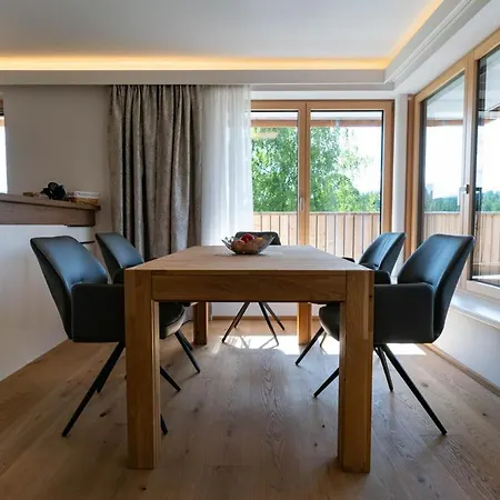Waldrand Apartment *