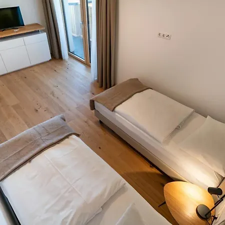 Waldrand Apartment *